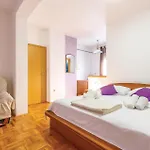 Kastel Luksic 12 *