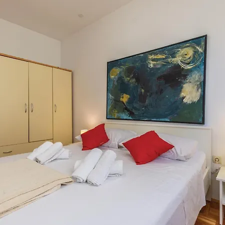 Holiday home Cozy In Kastel Luksic With Wifi *