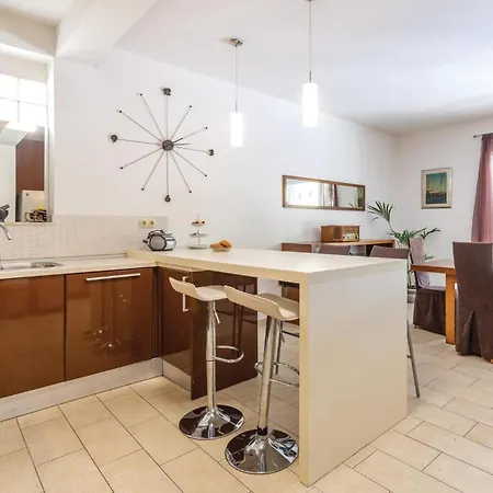 Cozy In Kastel Luksic With Wifi Holiday home *