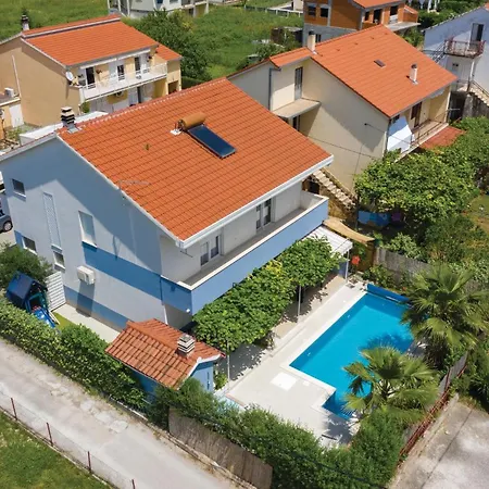 Kastel Luksic 12