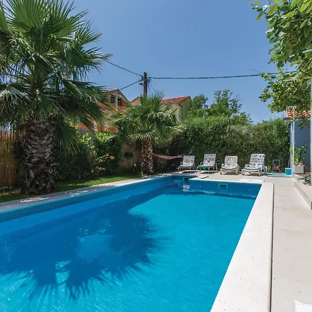 Cozy In Kastel Luksic With Wifi Holiday home Kastela