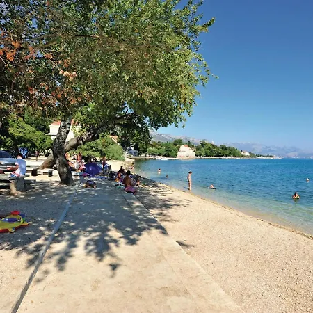 Cozy In Kastel Luksic With Wifi Holiday home