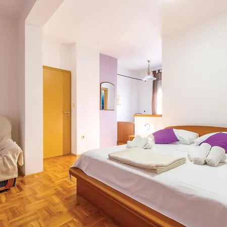 Cozy In Kastel Luksic With Wifi *
